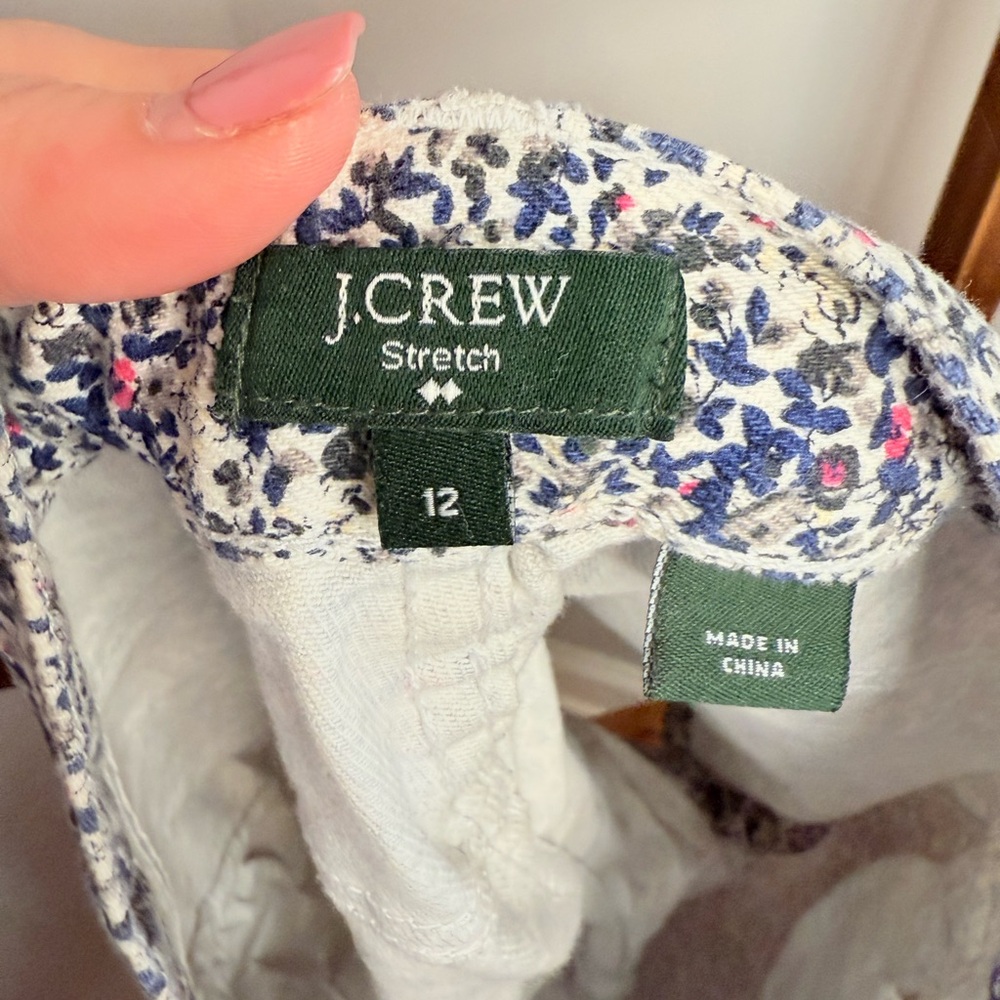 Women’s J Crew floral denim shorts - Picture 2 of 6